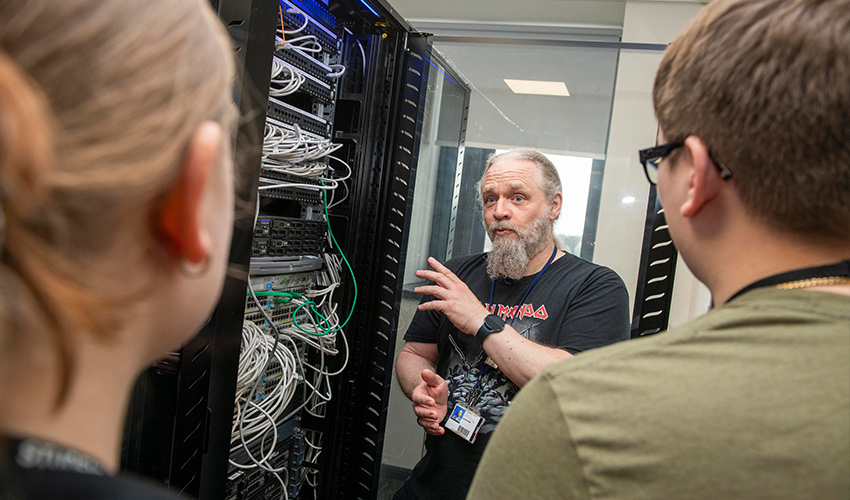 A tutor explaining a server to two students.