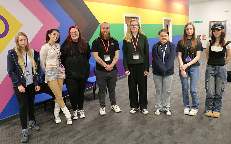 Oliver Hall (4th left) and Amber Payne (4th right) with the students