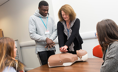 photo of students training first aid on a dummy