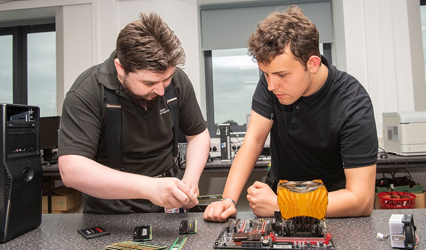 Practice building pcs, with demonstrations and guidance from experts.